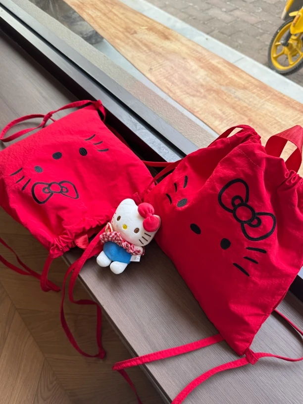 红色塔丝隆刺绣kitty抽绳式双肩包包
