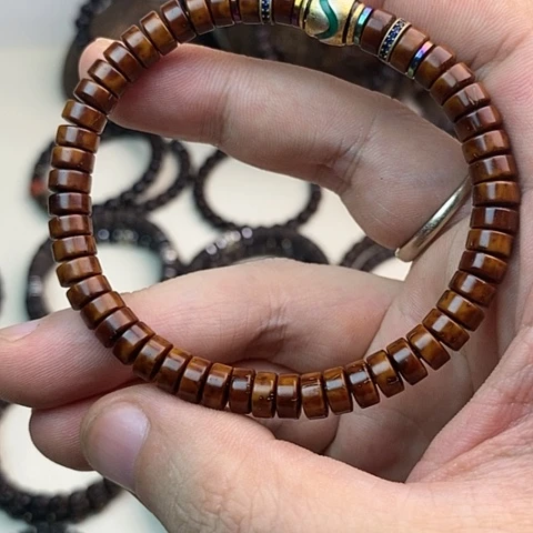 椰蒂手串。*紫金鼠搭配砖运珠