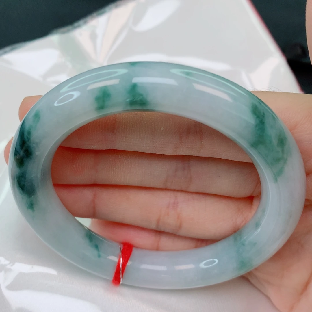 翡翠未镶嵌手镯54.7胖圆条，飘蓝花