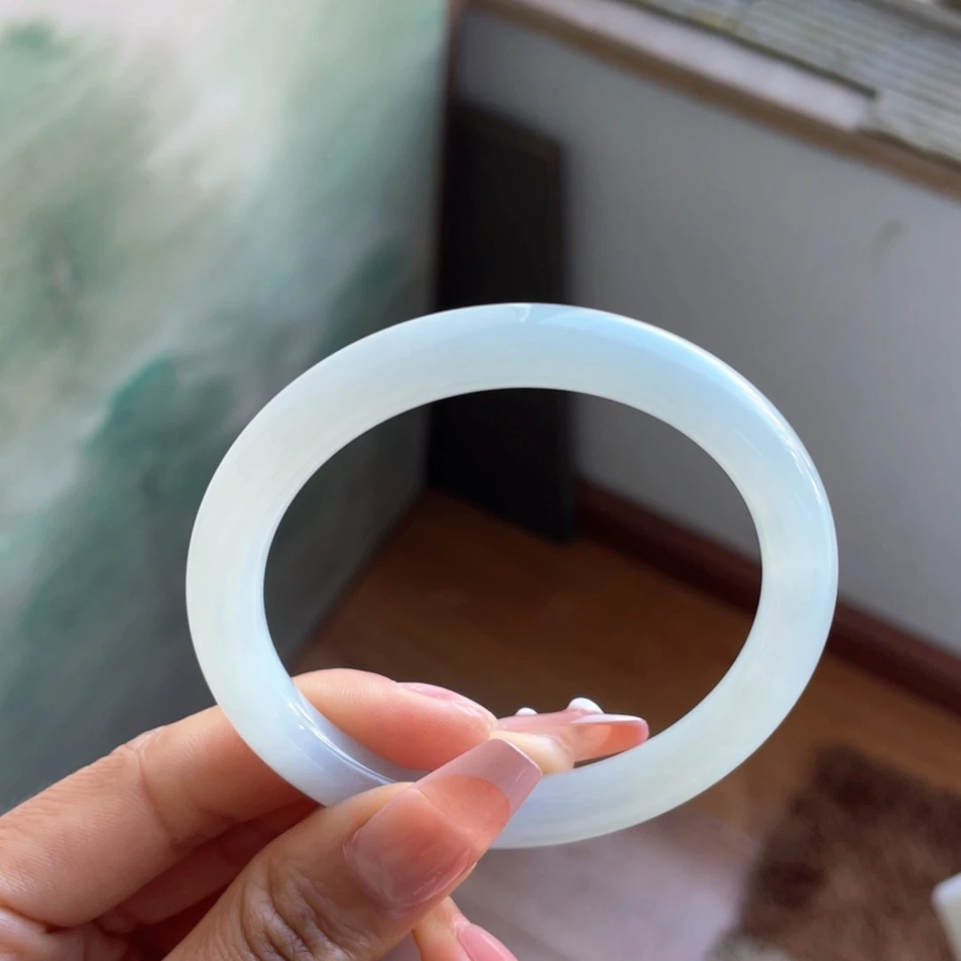 翡翠手镯未镶嵌圆条