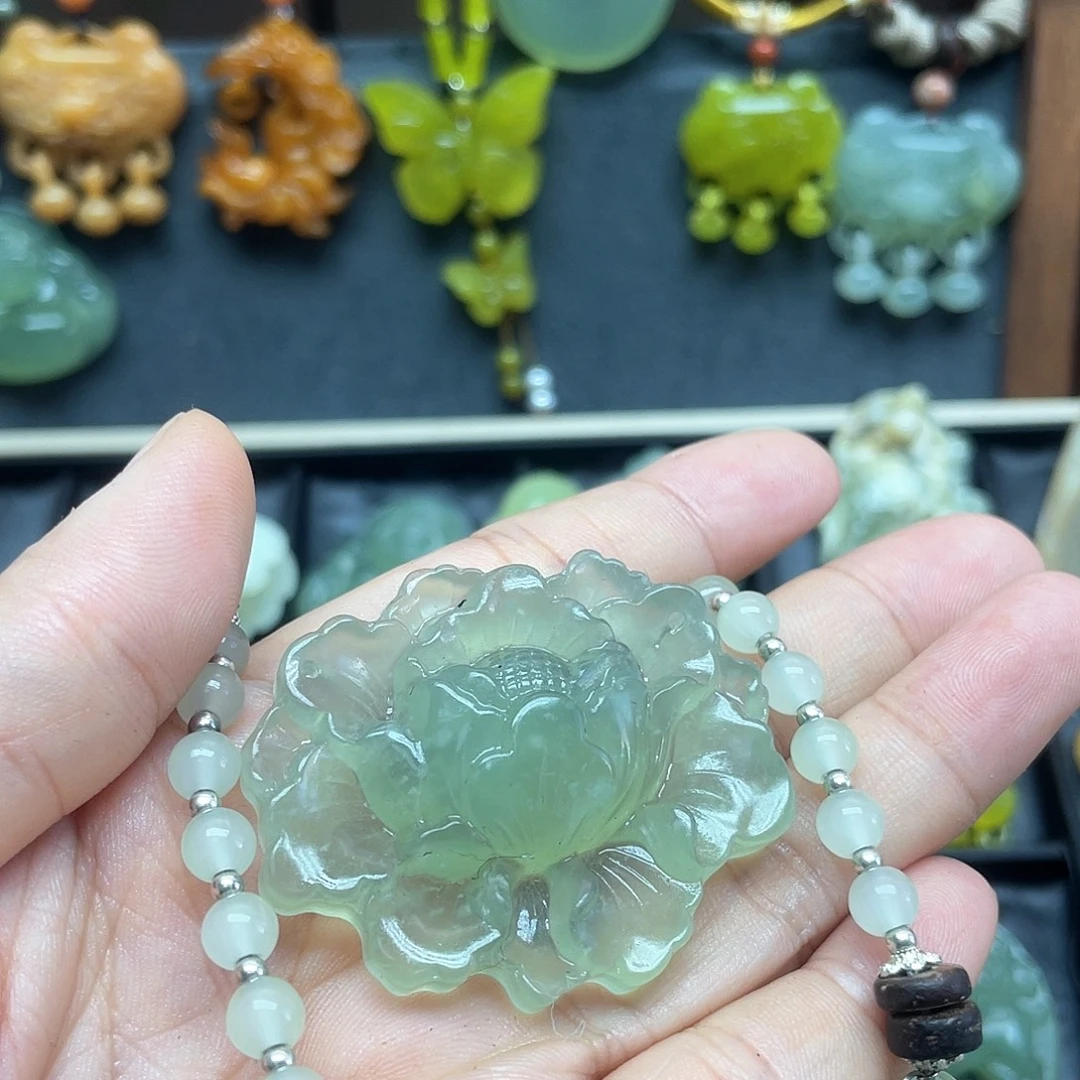 蛇纹石玉未镶嵌颈饰