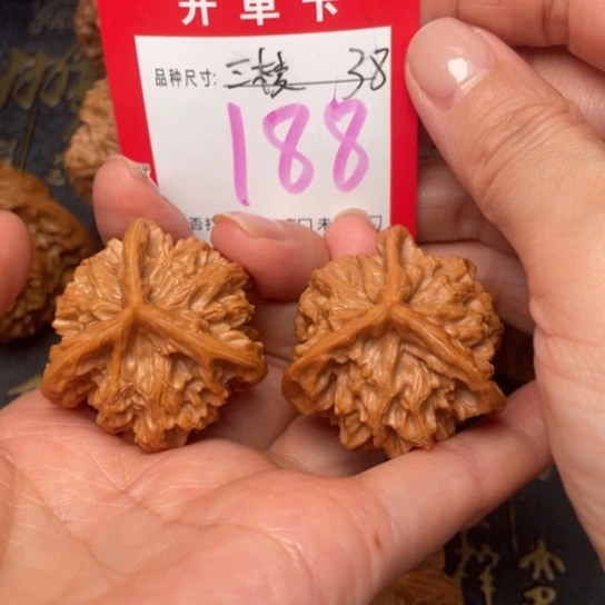 吊坠桃核文玩了吗