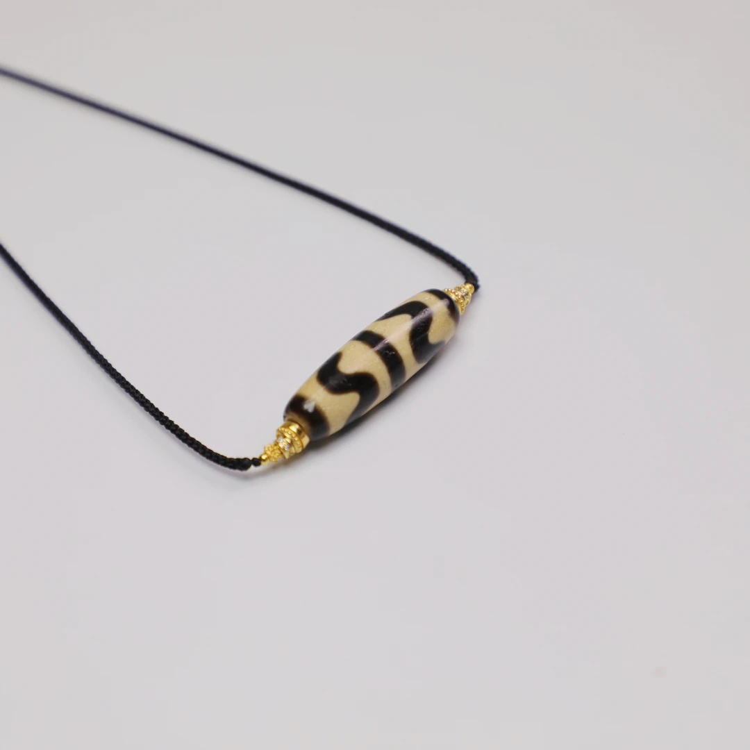 尺寸约38*11+mm左右天然玛瑙双虎牙单珠