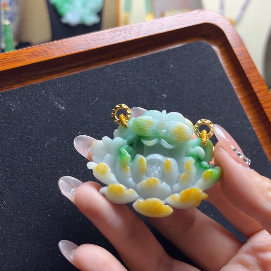 颈饰未镶嵌翡翠莲花