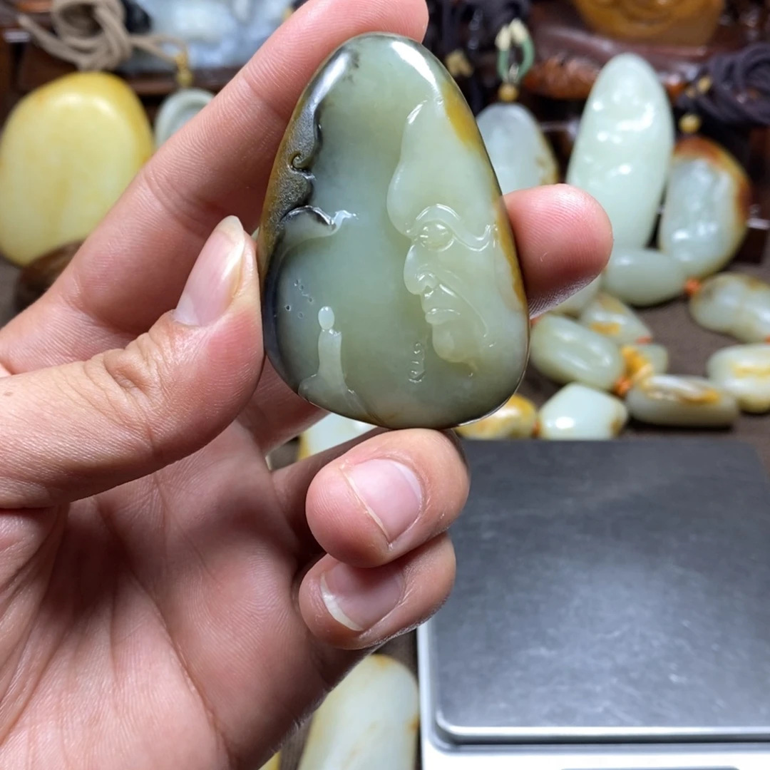 和田玉未镶嵌把件