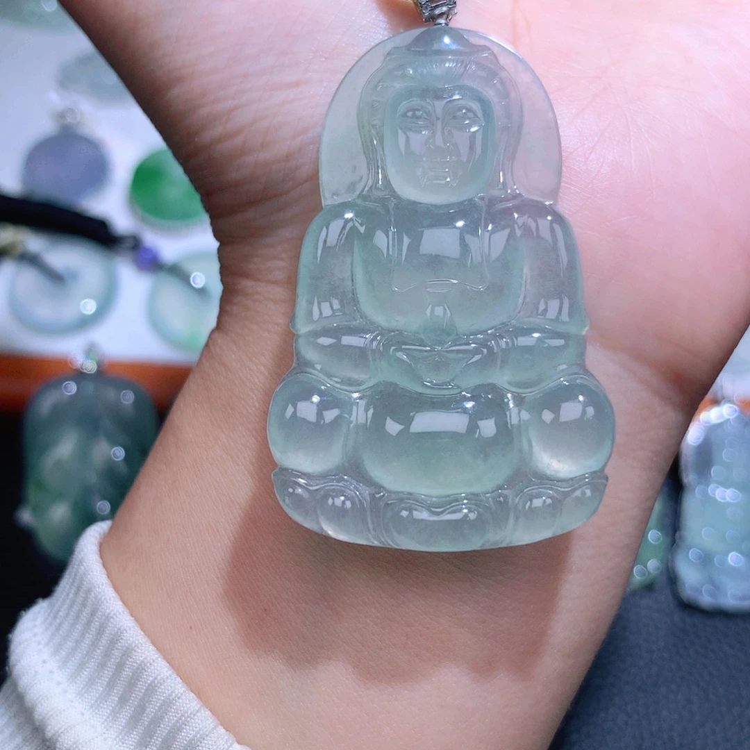 颈饰18K金镶嵌翡翠观音