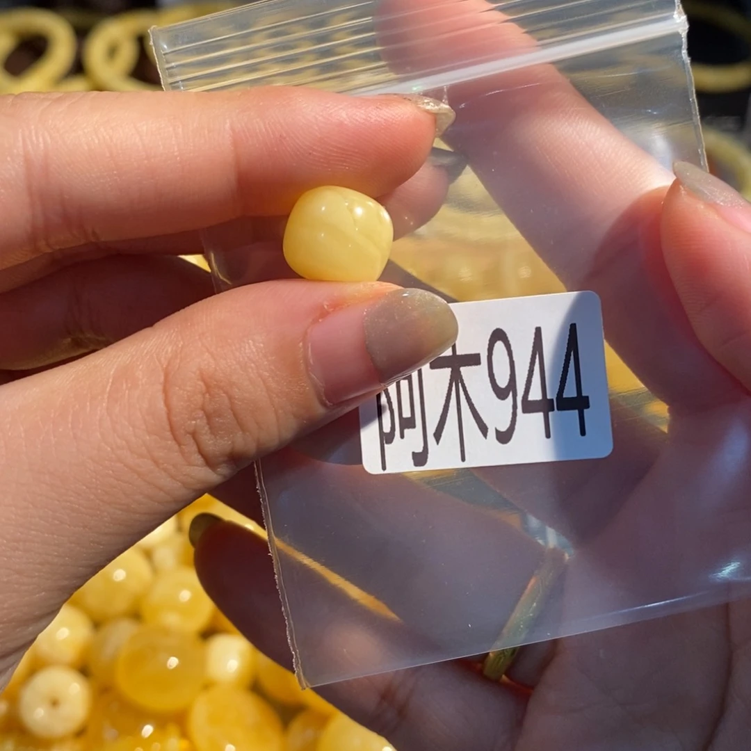 未镶嵌琥珀珠宝奇石944