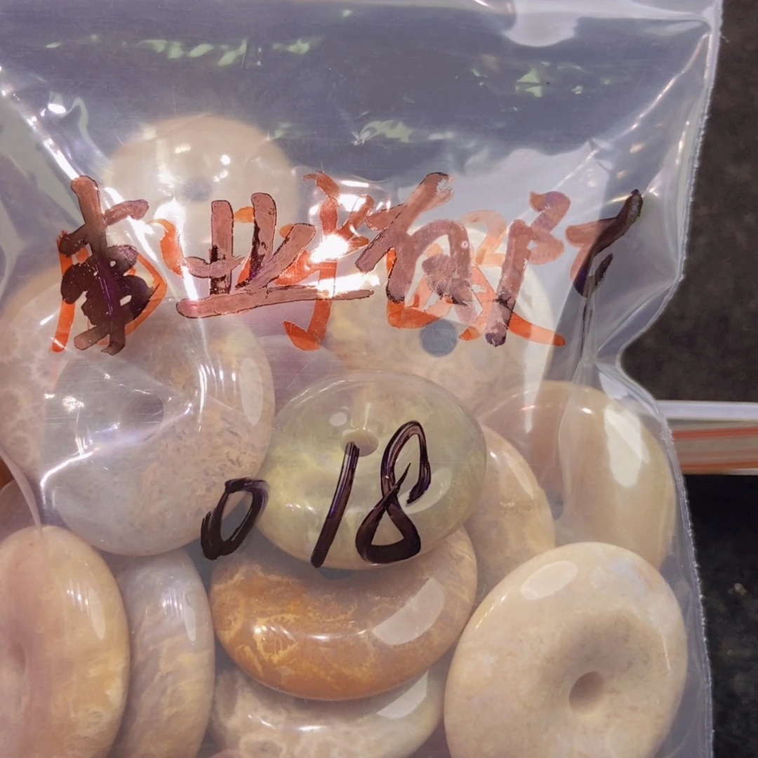 硅化珊瑚（珊瑚玉）未镶嵌颈饰事****陈