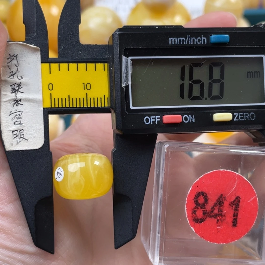 蜜蜡未镶嵌珠宝奇石