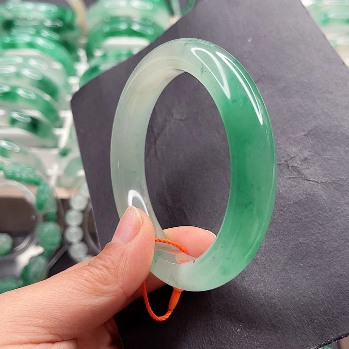 未镶嵌手镯石英质玉