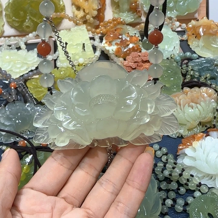 未镶嵌蛇纹石玉吊坠