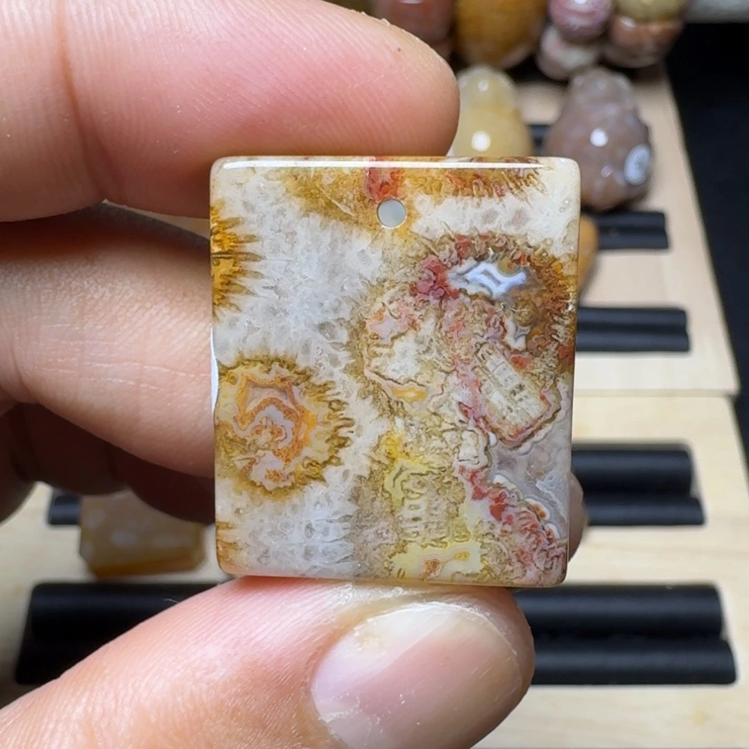 未镶嵌纯天然色有机玉石保真色石英质玉