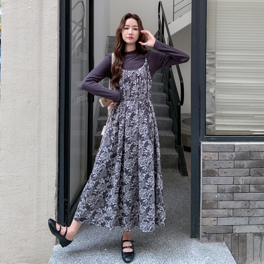 休闲碎花减龄针织吊带连衣裙套装女2025秋冬新款气质流行爆款裙子