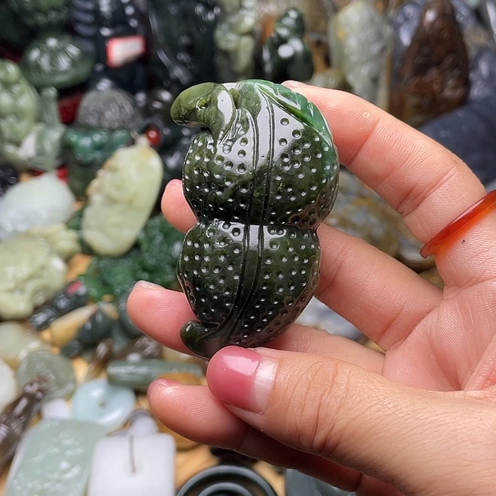 未镶嵌和田玉挂件