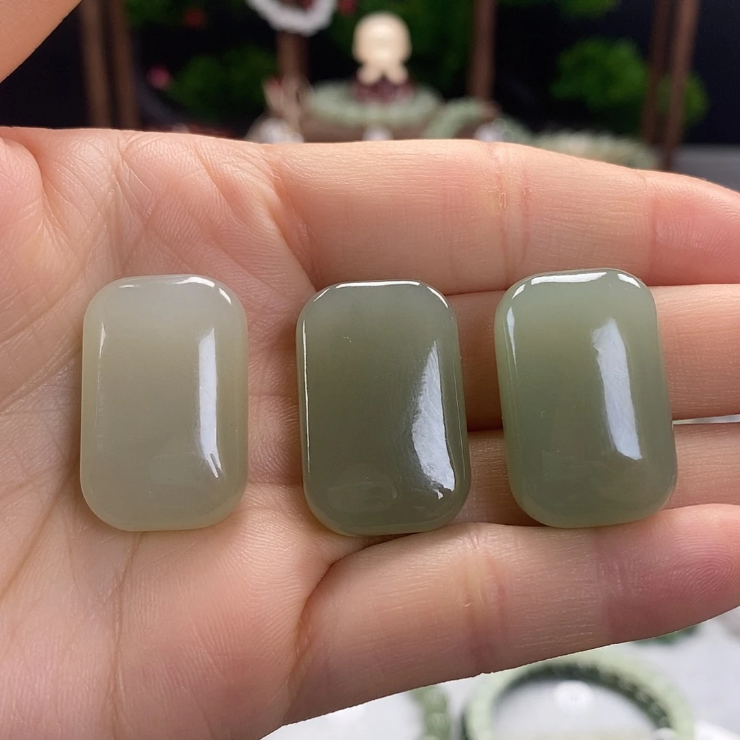 和田玉未镶嵌颈饰货中多样性发一