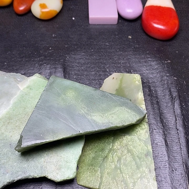 和田玉未镶嵌耳饰