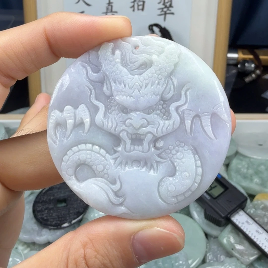 翡翠挂件未镶嵌翡翠