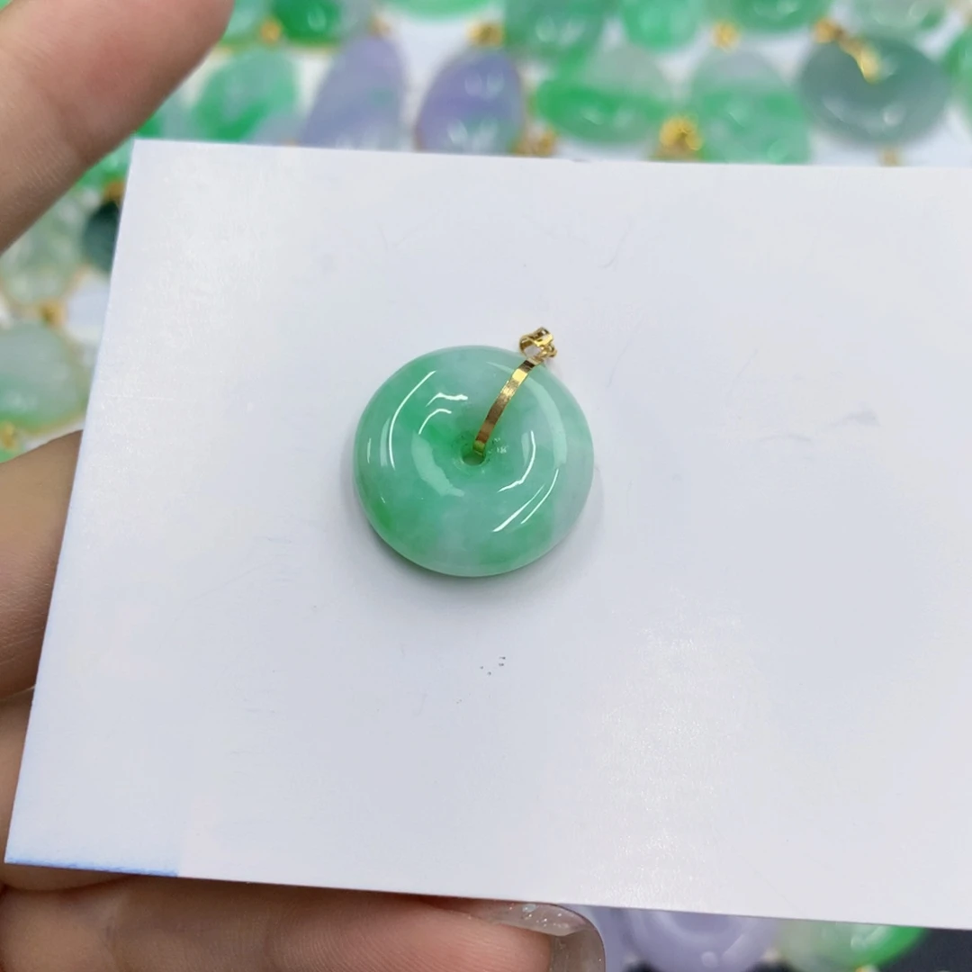 翡翠18K金镶嵌颈饰翡翠