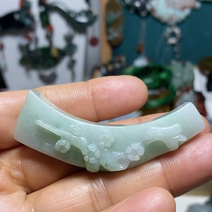 翡翠未镶嵌吊坠(赠链)