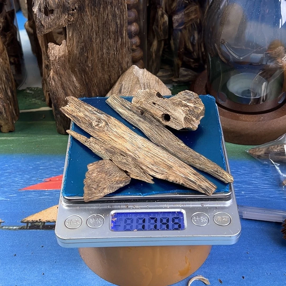 香料绿奇楠虫漏白棋17克