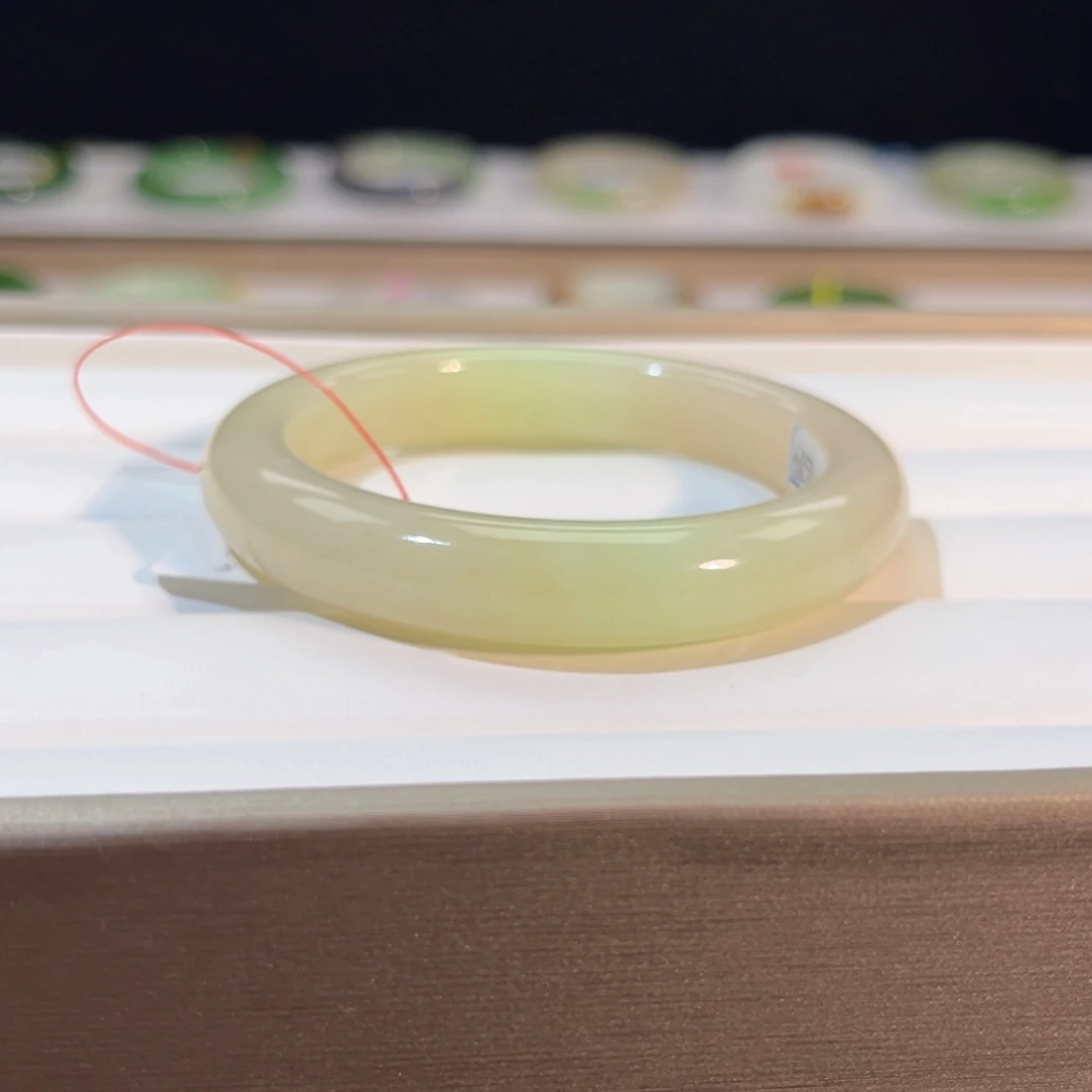 未镶嵌手镯和田玉特色粉翠