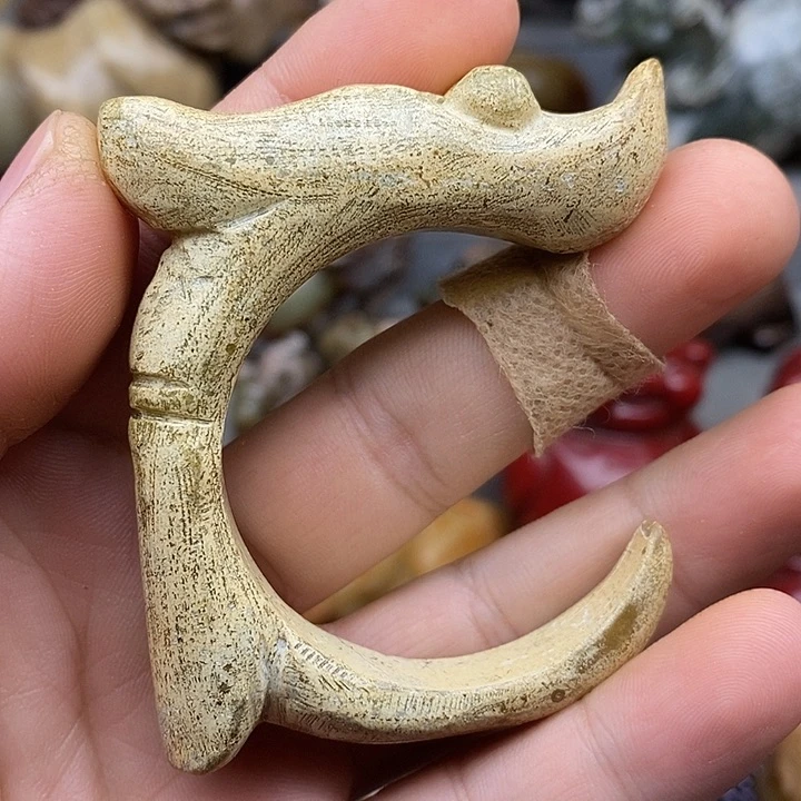 未镶嵌蛇纹石玉颈饰