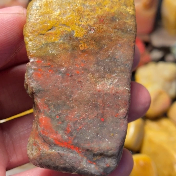 田黄石87克昌化鸡血石