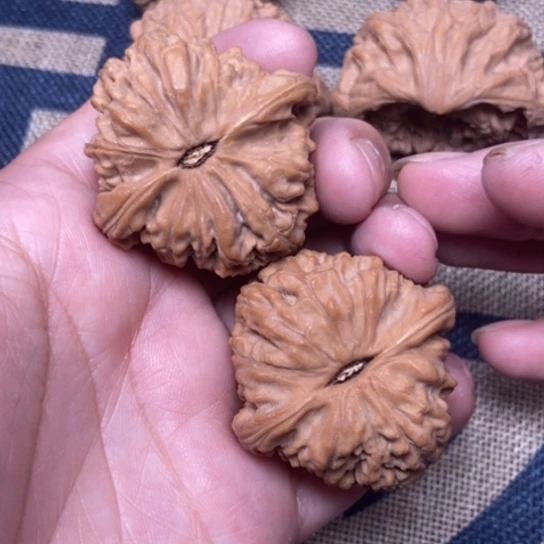 吊坠文玩核桃南疆
