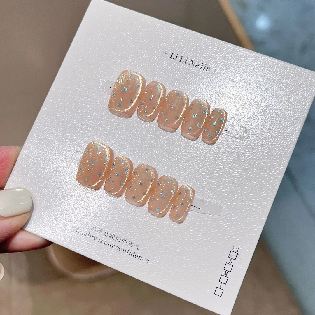 简约香槟猫眼彩色波点可爱短款显白秋冬高品质美甲纯手工穿戴美甲