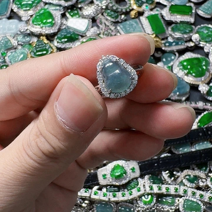 翡翠颈饰未镶嵌天然Ａ货翡翠放漏