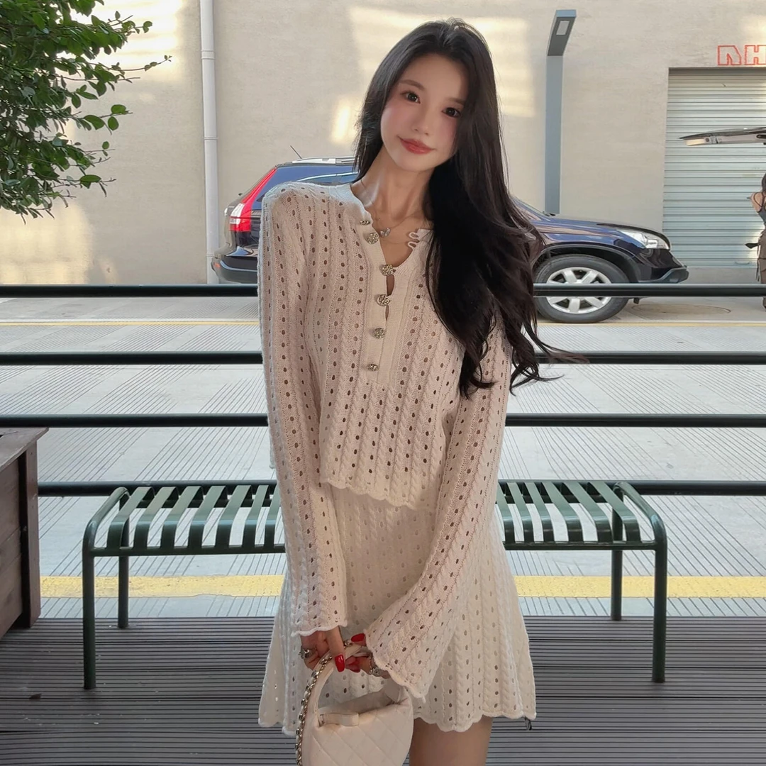 巨好看的早秋一整套白色镂空针织衫套装女秋冬2025新款韩系两件套