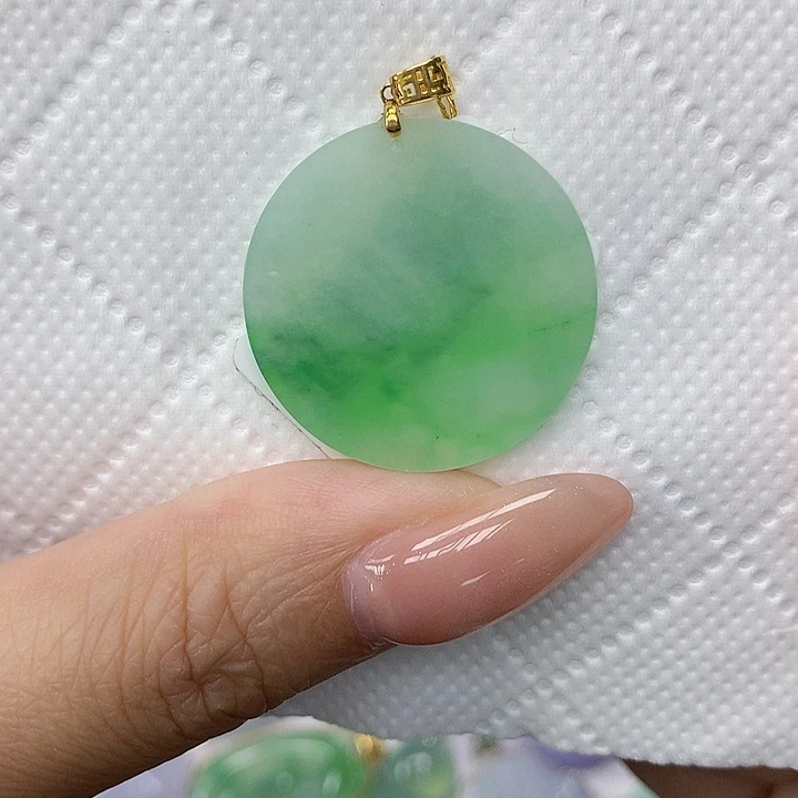 颈饰18K金镶嵌翡翠