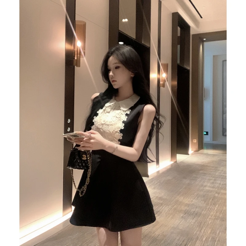 韩系小众黑白撞色背心连衣裙女春富家千金气质修身无袖A字小黑裙