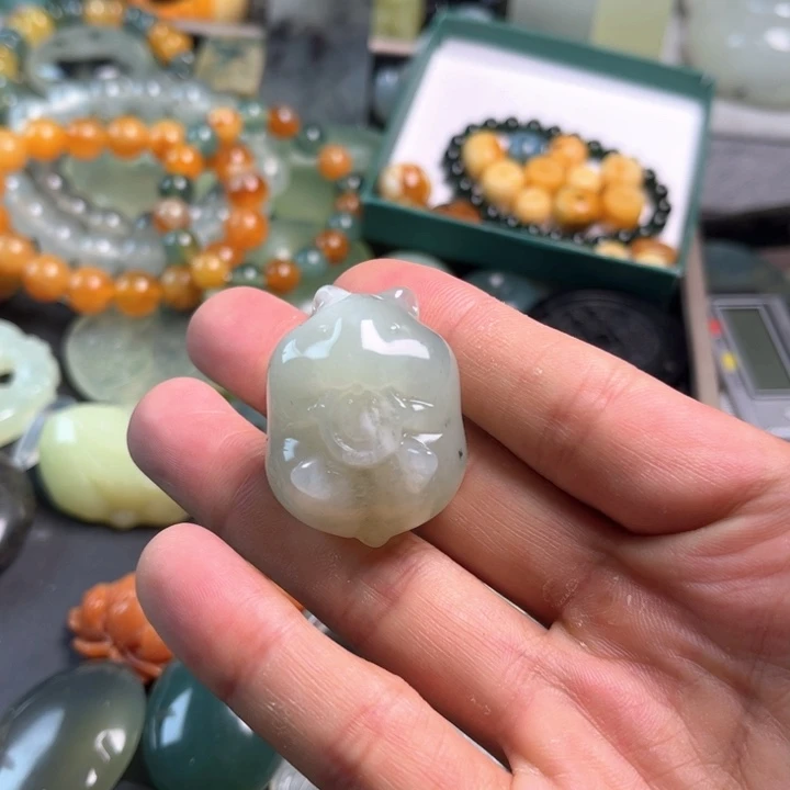 蛇纹石玉未镶嵌挂件