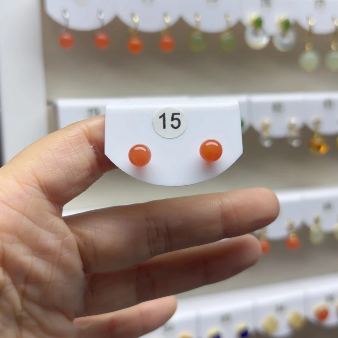 18K金镶嵌南红玛瑙耳饰