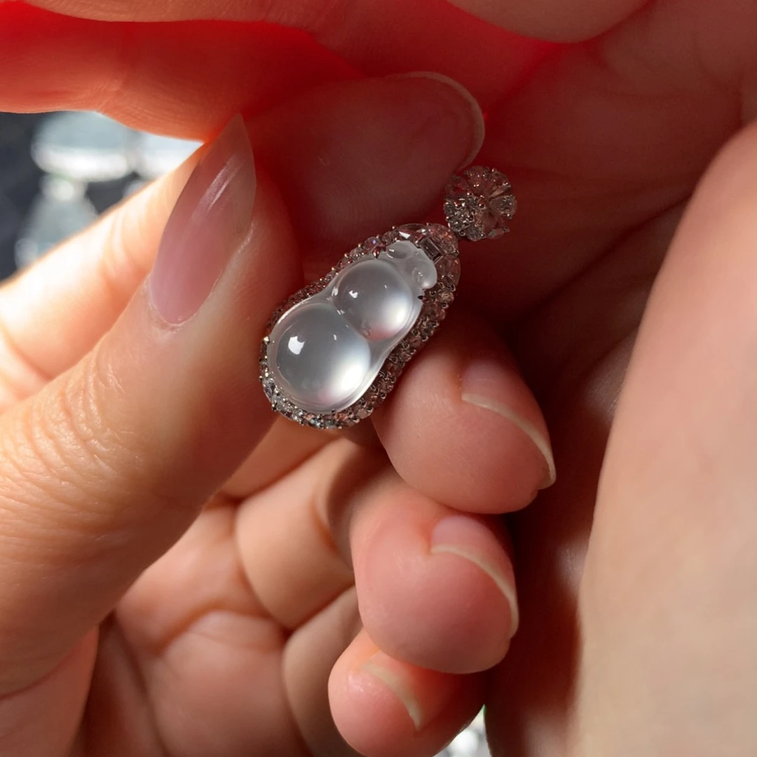 颈饰18K金镶嵌翡翠樱桃葫芦