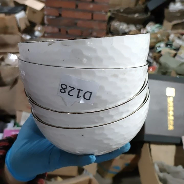摆件盘子碗茶壶啥都有