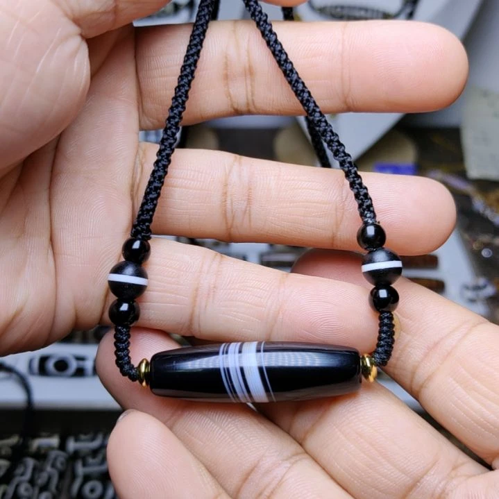 玛瑙/玉髓颈饰未镶嵌?**谓