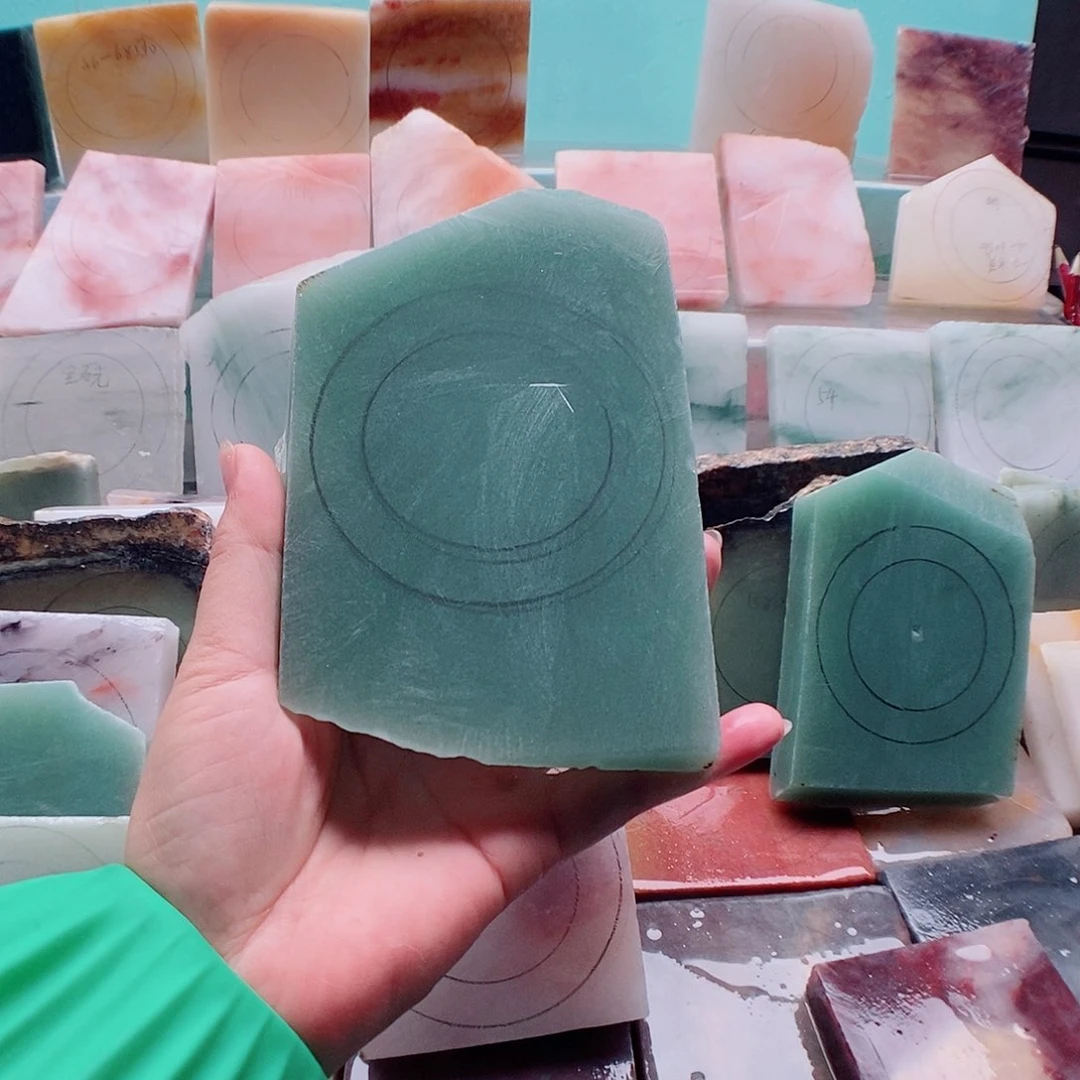 石英质玉手镯未镶嵌皮****东陵玉手镯定制