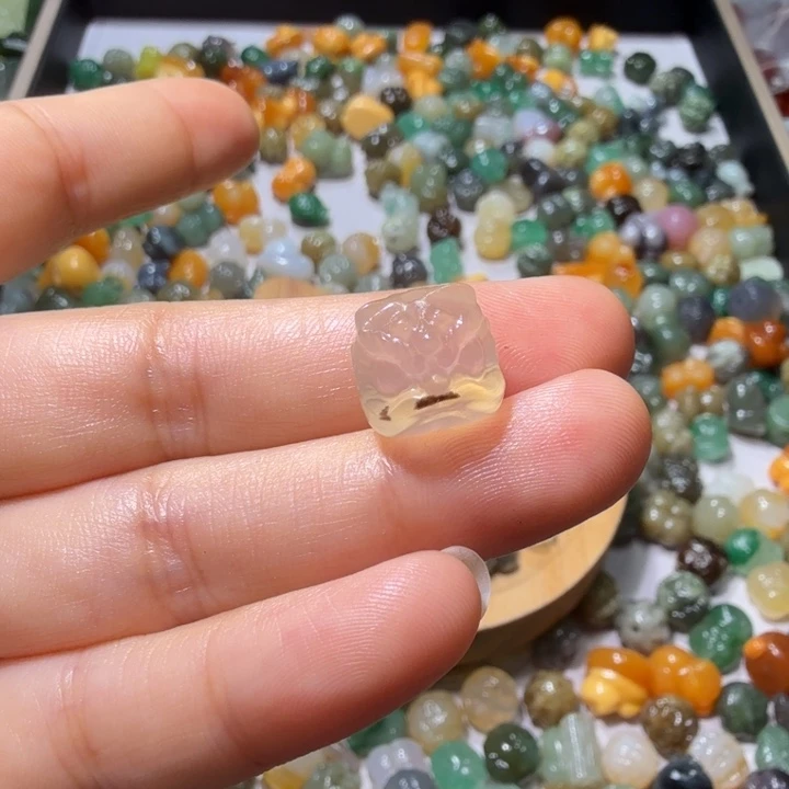 和田玉未镶嵌珠宝半成品鹰***鹰