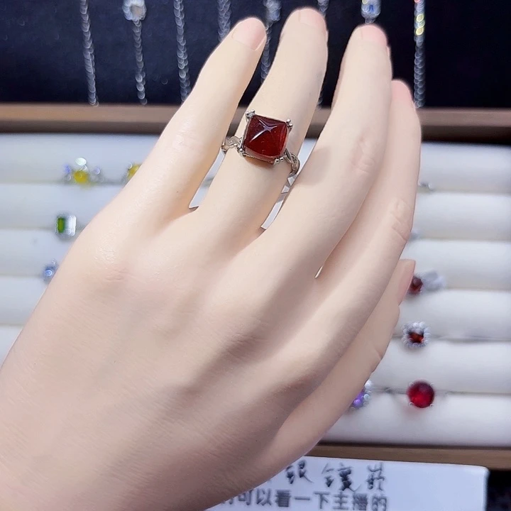 银S925镶嵌石榴石戒指