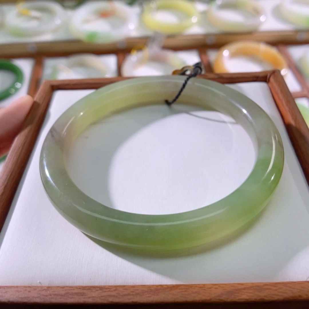 【闪购商品】未镶嵌手镯和田玉（翠青玉）