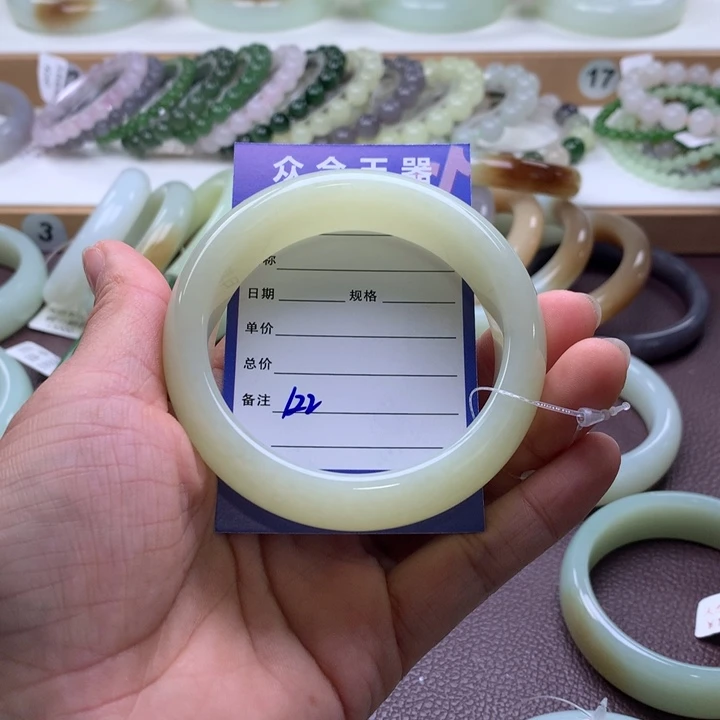 和田玉未镶嵌手镯