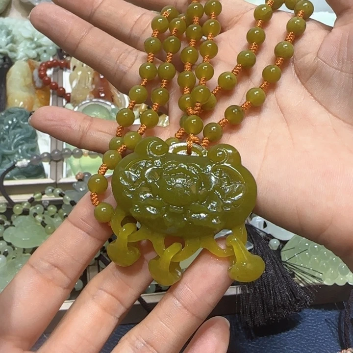 蛇纹石玉未镶嵌吊坠