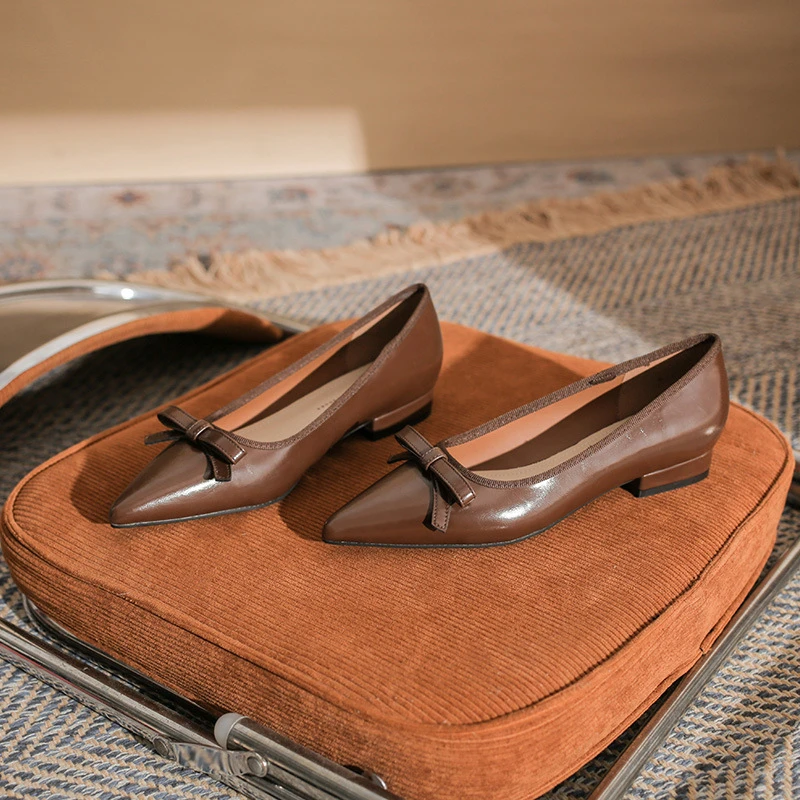 法式新款平底结尖头气质百搭不累脚一脚蹬舒适女款单鞋