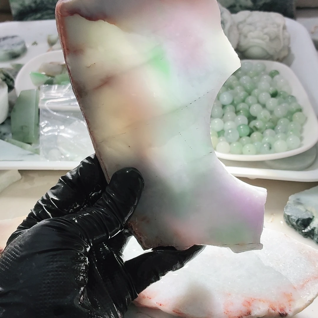 翡翠未镶嵌颈饰边角料