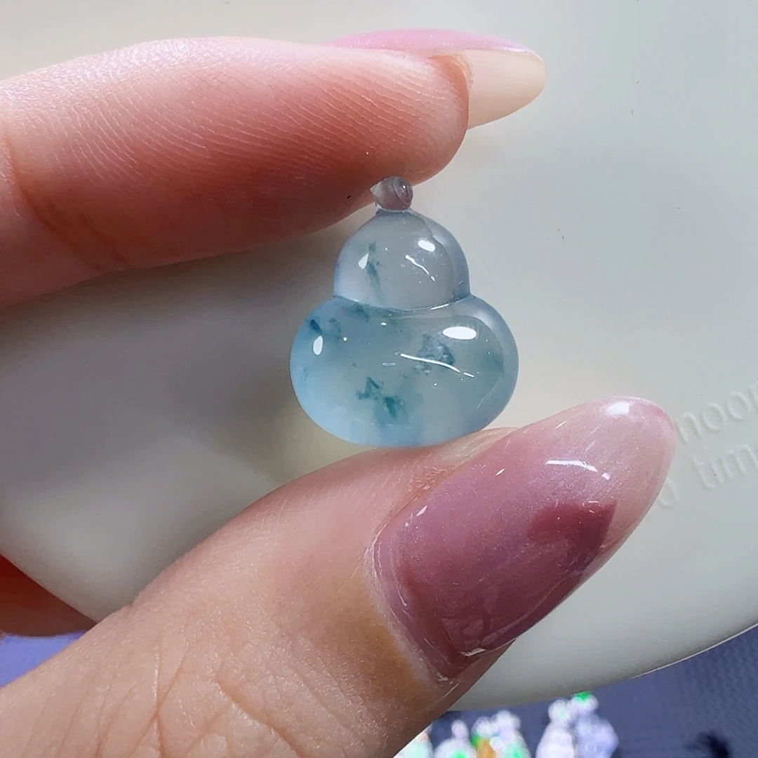 翡翠未镶嵌颈饰立体葫芦