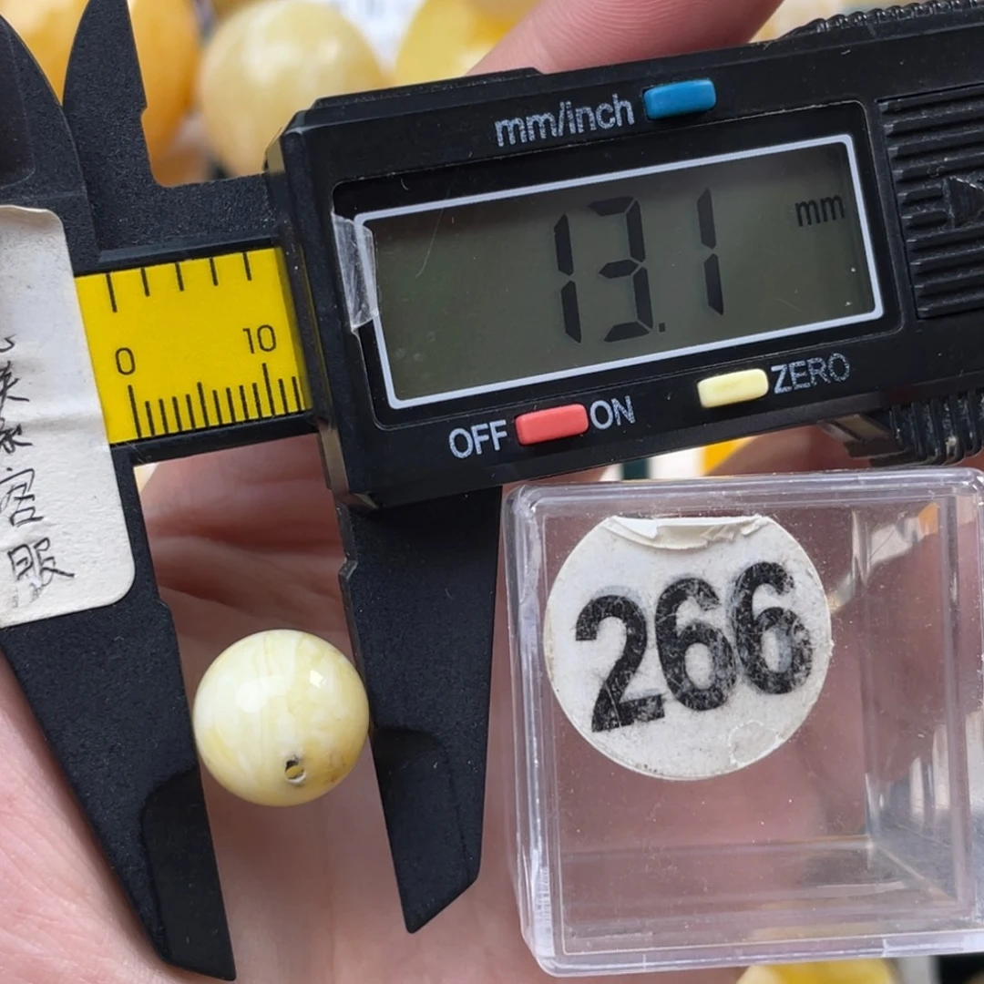 蜜蜡未镶嵌珠宝奇石