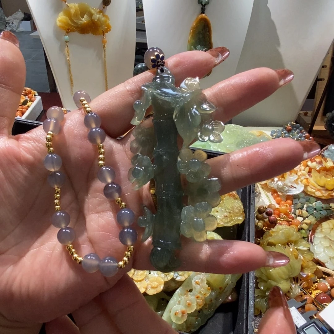 蛇纹石玉未镶嵌颈饰