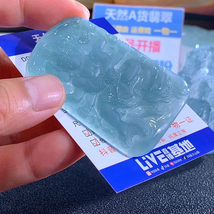 翡翠未镶嵌颈饰不动